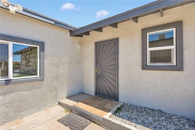 929 E Elizabeth St, Barstow, CA 92311 - view of exterior entry featuring stucco siding