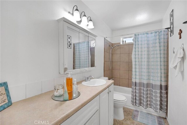 929 E Elizabeth St, Barstow, CA 92311 - full bath featuring toilet, vanity, and shower / tub combo