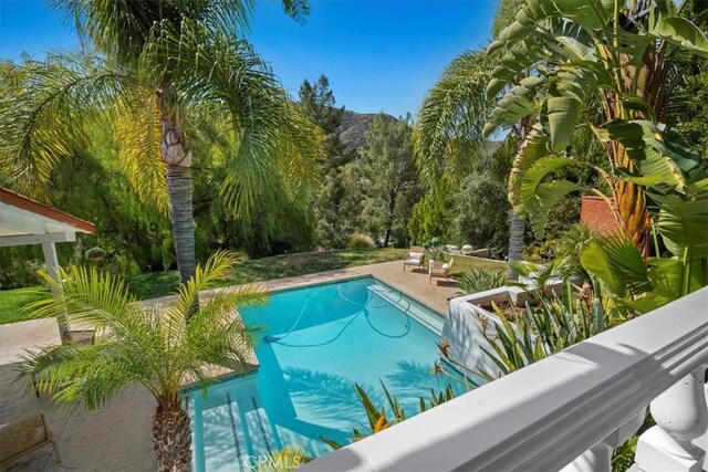 10 Stagecoach Rd, Bell Canyon, CA 91307 - outdoor pool with a patio area