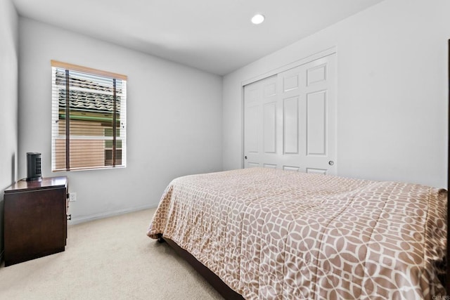 carpeted bedroom featuring baseboards, a closet, and recessed lighting