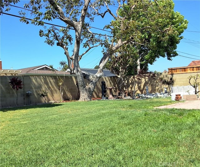 6151 Tyndall Dr, Huntington Beach, CA 92647 - view of yard