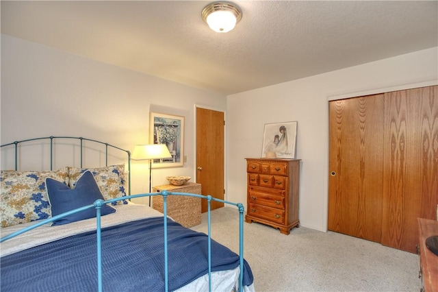 bedroom featuring carpet flooring and a closet