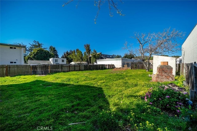 view of yard featuring a fenced backyard