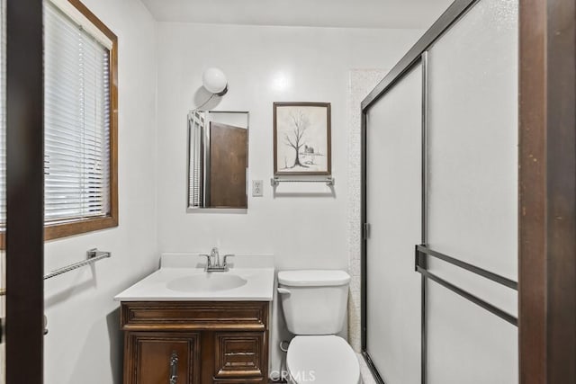 full bath with an enclosed shower, toilet, and vanity