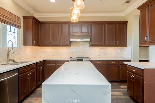 12241 Amaryllis, Yucaipa, CA 92399 - kitchen featuring appliances with stainless steel finishes, extractor fan, a sink, dark wood-type flooring, and a kitchen island