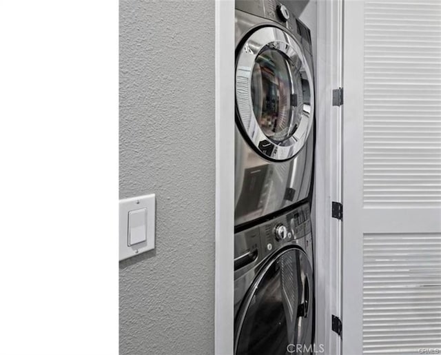 133 The Promenade N Unit 317, Long Beach, CA 90802 - laundry area featuring estacked washer and dryer and a textured wall