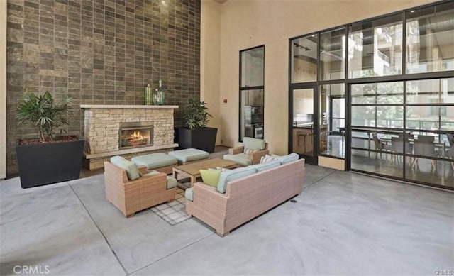 133 The Promenade N Unit 317, Long Beach, CA 90802 - lobby with a towering ceiling