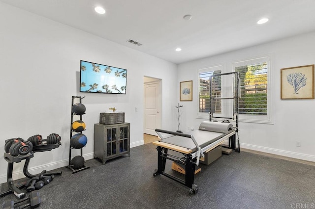 playroom with baseboards, visible vents, and recessed lighting
