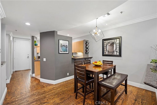 5350 Sepulveda Blvd Unit 15, Sherman Oaks, CA 91411 - dining area featuring wood finished floors, baseboards, crown molding, and recessed lighting