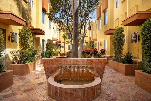 5350 Sepulveda Blvd Unit 15, Sherman Oaks, CA 91411 - surrounding community with a patio and a residential view