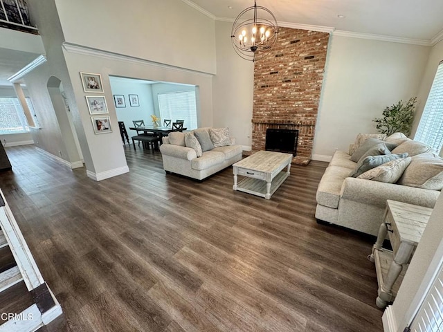 571 Citation Way, Newbury Park, CA 91320 - living area with baseboards, arched walkways, and a wealth of natural light