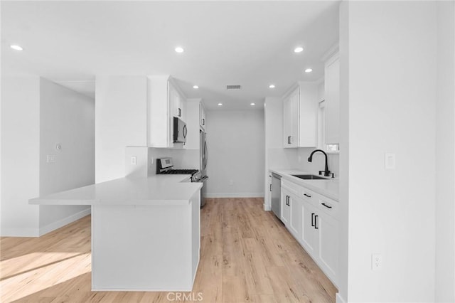 4641 W 130th St, Hawthorne, CA 90250 - kitchen featuring a sink, stainless steel appliances, baseboards, light countertops, and recessed lighting