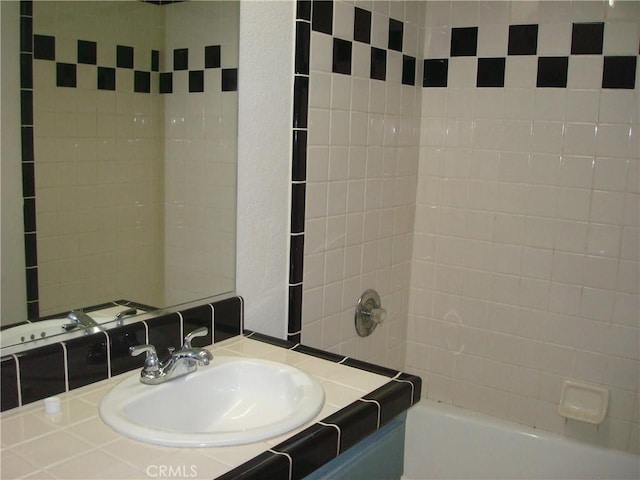 bathroom with bathtub / shower combination and vanity