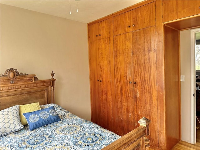 bedroom with a closet