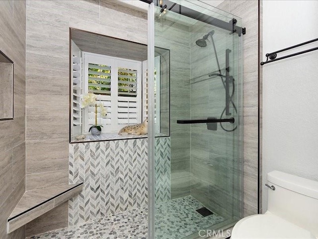2565 Cliff Rd, Upland, CA 91784 - bathroom with toilet and a shower stall
