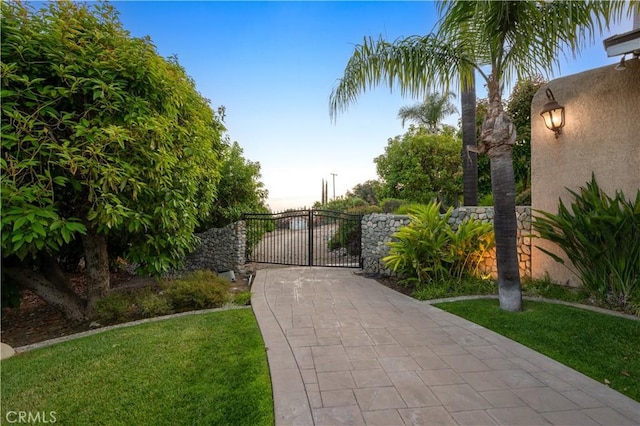 2565 Cliff Rd, Upland, CA 91784 - view of property's community featuring a gate, a lawn, and driveway