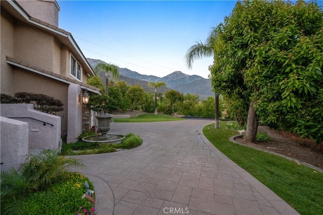 2565 Cliff Rd, Upland, CA 91784 - view of property's community featuring a mountain view and curved driveway