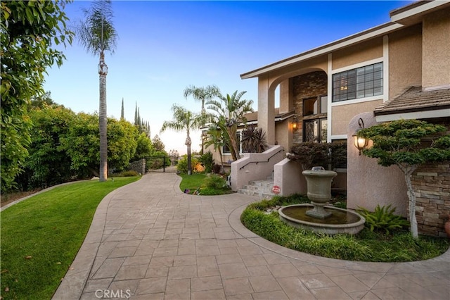 2565 Cliff Rd, Upland, CA 91784 - view of home's community with a gate