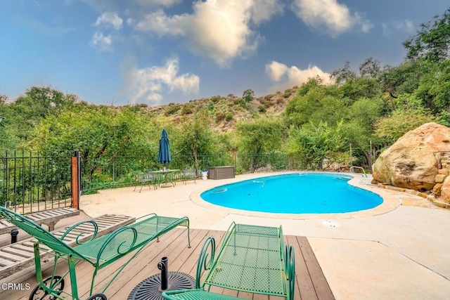 12617 Koenigstein Rd, Santa Paula, CA 93060 - community pool with fence and a patio