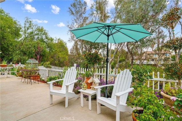 31065 Avenida Del Reposo, Temecula, CA 92591 - view of patio / terrace with fence and outdoor dining space