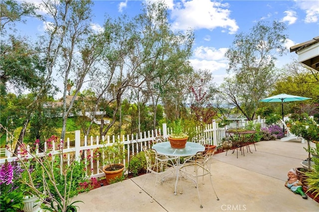31065 Avenida Del Reposo, Temecula, CA 92591 - view of patio / terrace with fence and outdoor dining area
