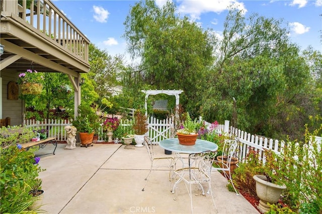 31065 Avenida Del Reposo, Temecula, CA 92591 - view of patio / terrace with fence and outdoor dining space