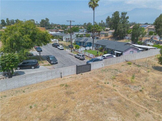 9408 Poplar Ave, Fontana, CA 92335 - view of yard featuring a residential view