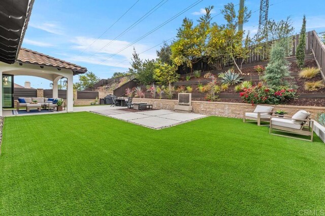 5186 Maynard St, San Diego, CA 92122 - fenced backyard with an outdoor hangout area and a patio area