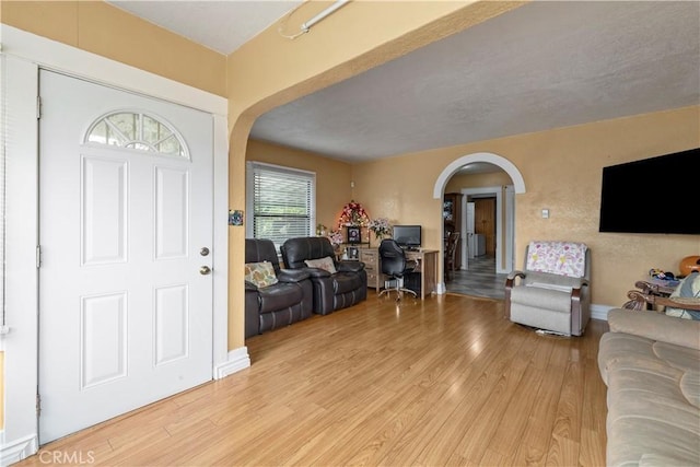 27 E Platt St, Long Beach, CA 90805 - entrance foyer featuring arched walkways, light wood-style floors, and baseboards