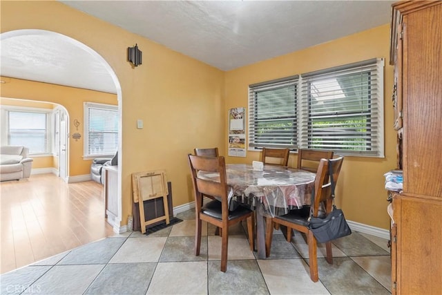 27 E Platt St, Long Beach, CA 90805 - dining space with arched walkways and baseboards