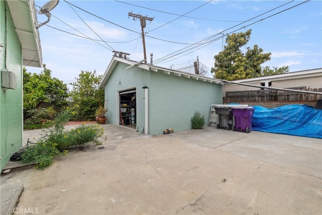 27 E Platt St, Long Beach, CA 90805 - detached garage with a covered pool and fence