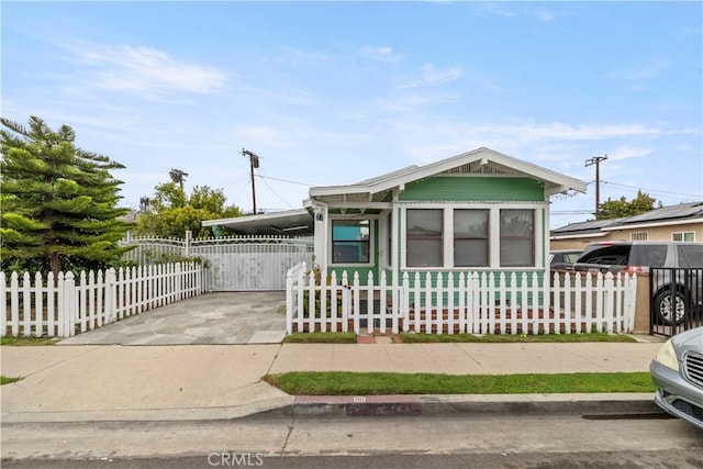 27 E Platt St, Long Beach, CA 90805 - view of front of home featuring a fenced front yard