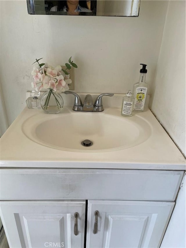 27 E Platt St, Long Beach, CA 90805 - bathroom featuring vanity