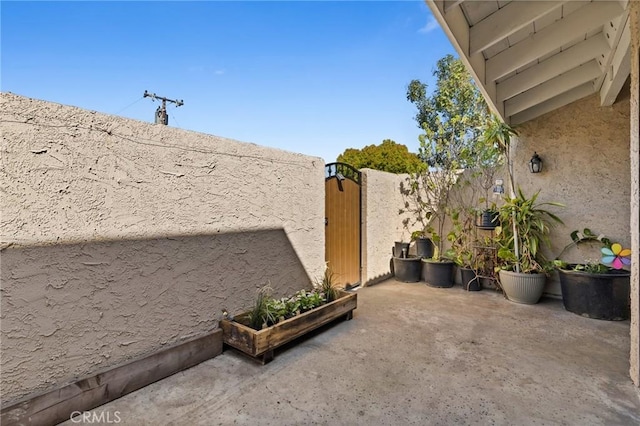 6279 Lincoln Ave, Buena Park, CA 90620 - view of patio featuring a gate