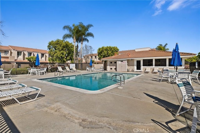 6279 Lincoln Ave, Buena Park, CA 90620 - community pool with a patio area