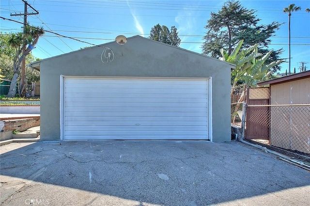 4026 Toland Way, Los Angeles, CA 90065 - detached garage with fence