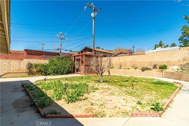 14935 Elizabeth Lake Rd, Lake Elizabeth, CA 93532 - view of yard featuring a fenced backyard