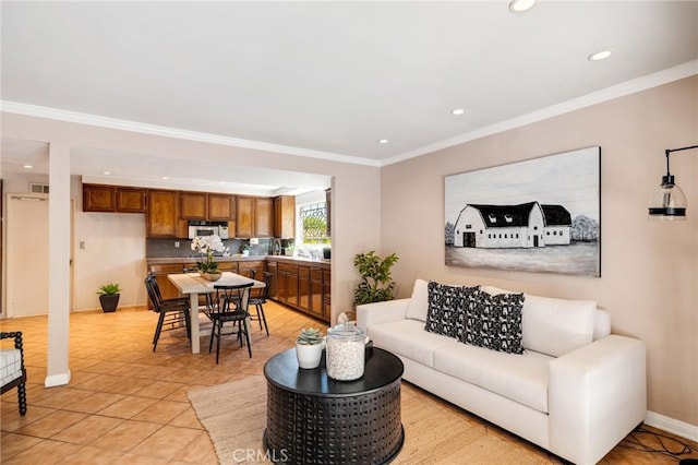 living area featuring visible vents, baseboards, light tile patterned floors, crown molding, and recessed lighting