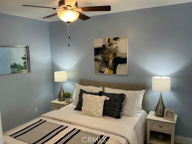 bedroom with ceiling fan