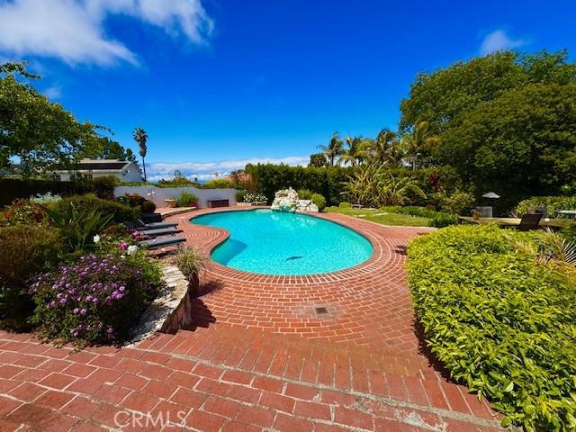 2501 Novato Pl, Palos Verdes Estates, CA 90274 - view of swimming pool with a patio area