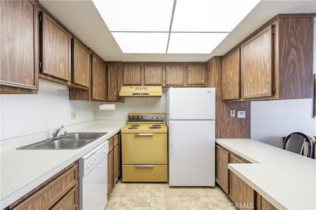 3332 Harbor Cir Unit C, Paso Robles, CA 93446 - kitchen featuring white appliances, a sink, under cabinet range hood, light countertops, and a desk
