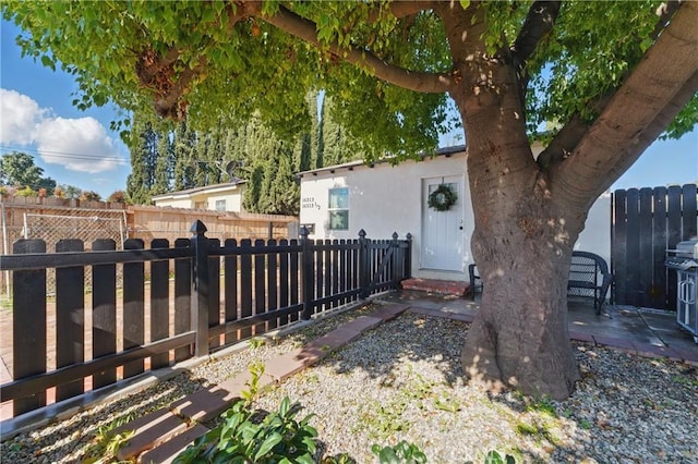 view of front facade featuring a fenced backyard and a patio