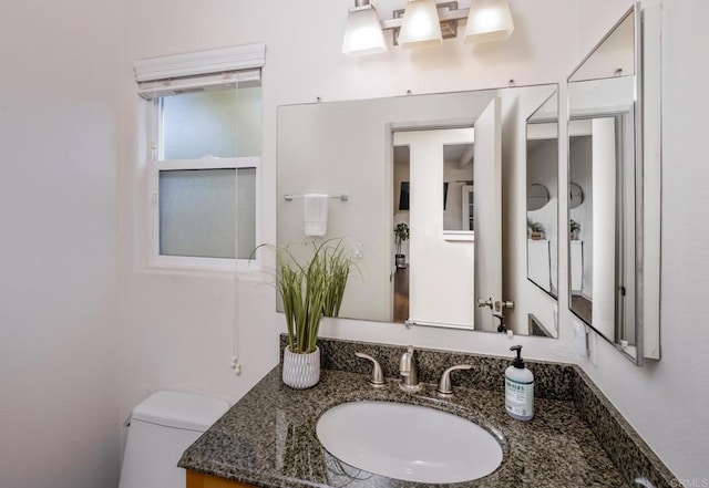 303305 Sanford St, Encinitas, CA 92024 - half bath with toilet and vanity