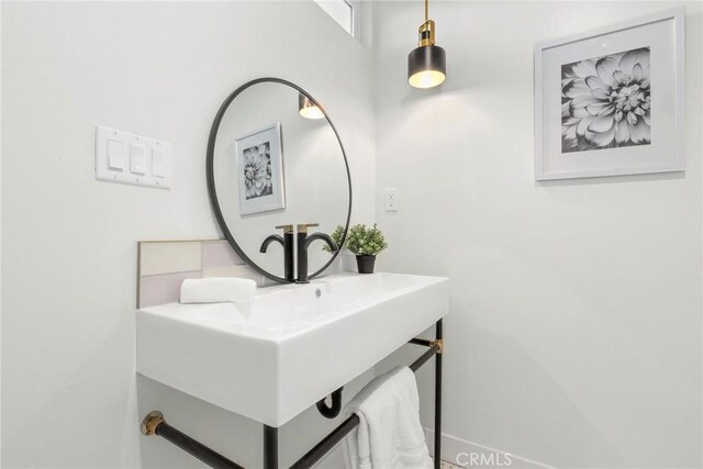 2902 Ladoga Ave, Long Beach, CA 90815 - bathroom featuring vanity