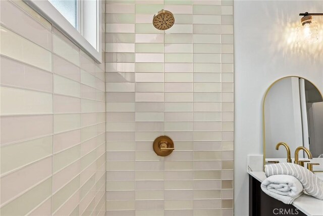 2902 Ladoga Ave, Long Beach, CA 90815 - full bathroom featuring a tile shower and vanity