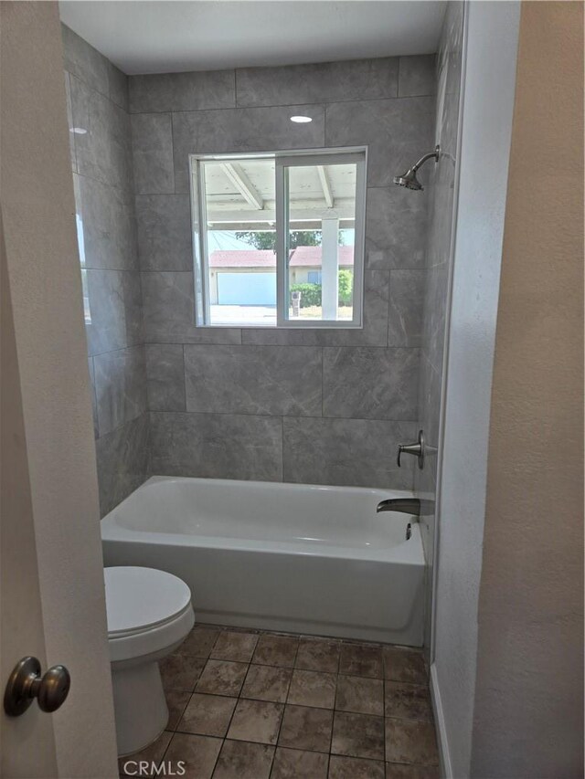 902 Boxwood Ln, Lemoore, CA 93245 - full bathroom with toilet and shower / washtub combination