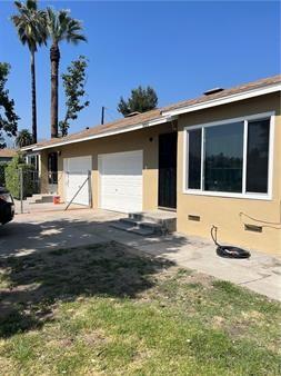 view of front of home featuring an attached garage and crawl space