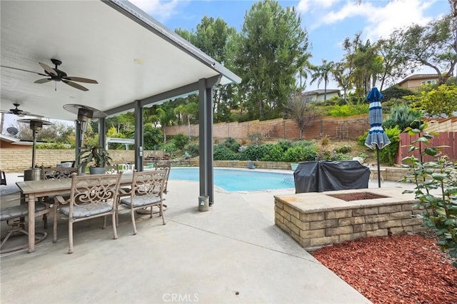 710 W Country Hills Dr W, La Habra, CA 90631 - view of pool with a ceiling fan, a fenced in pool, a fenced backyard, a patio, and outdoor dining space