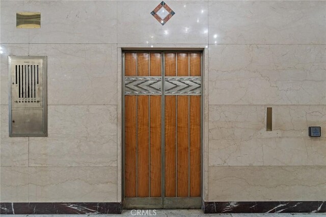 460 S Spring St Unit 302, Los Angeles, CA 90013 - property entrance