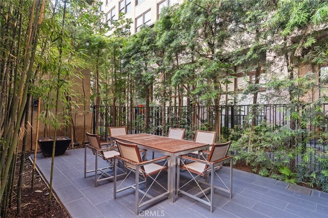 460 S Spring St Unit 302, Los Angeles, CA 90013 - view of patio / terrace with outdoor dining space